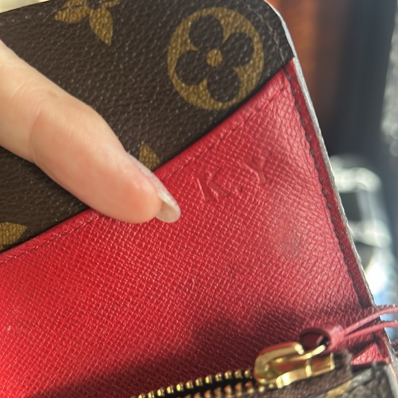 $1200 Authentic LOUIS VUITTON Wallet - Picture 7 of 7